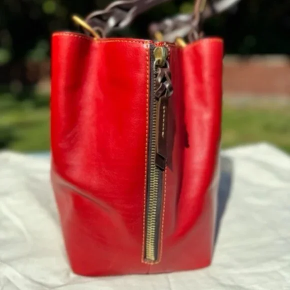 Auth Dooney & Burke Red Florentine Leather Large Barlow Zip Tote Satchel - Picture 4 of 16